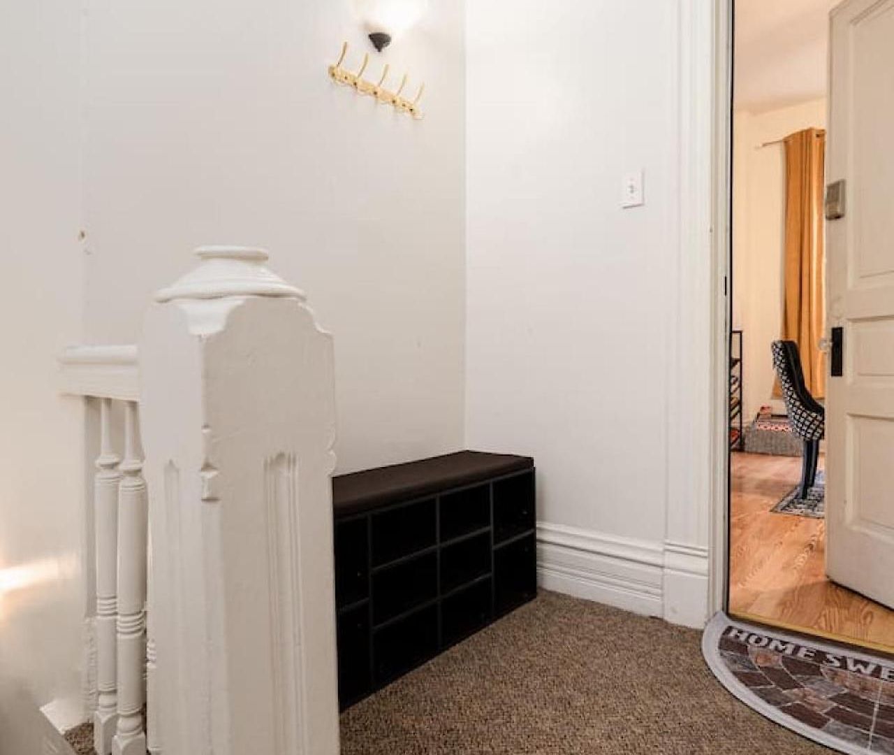 Apartment Dwntn 10mins And Sleeps 10 In Vintage And Free Parking