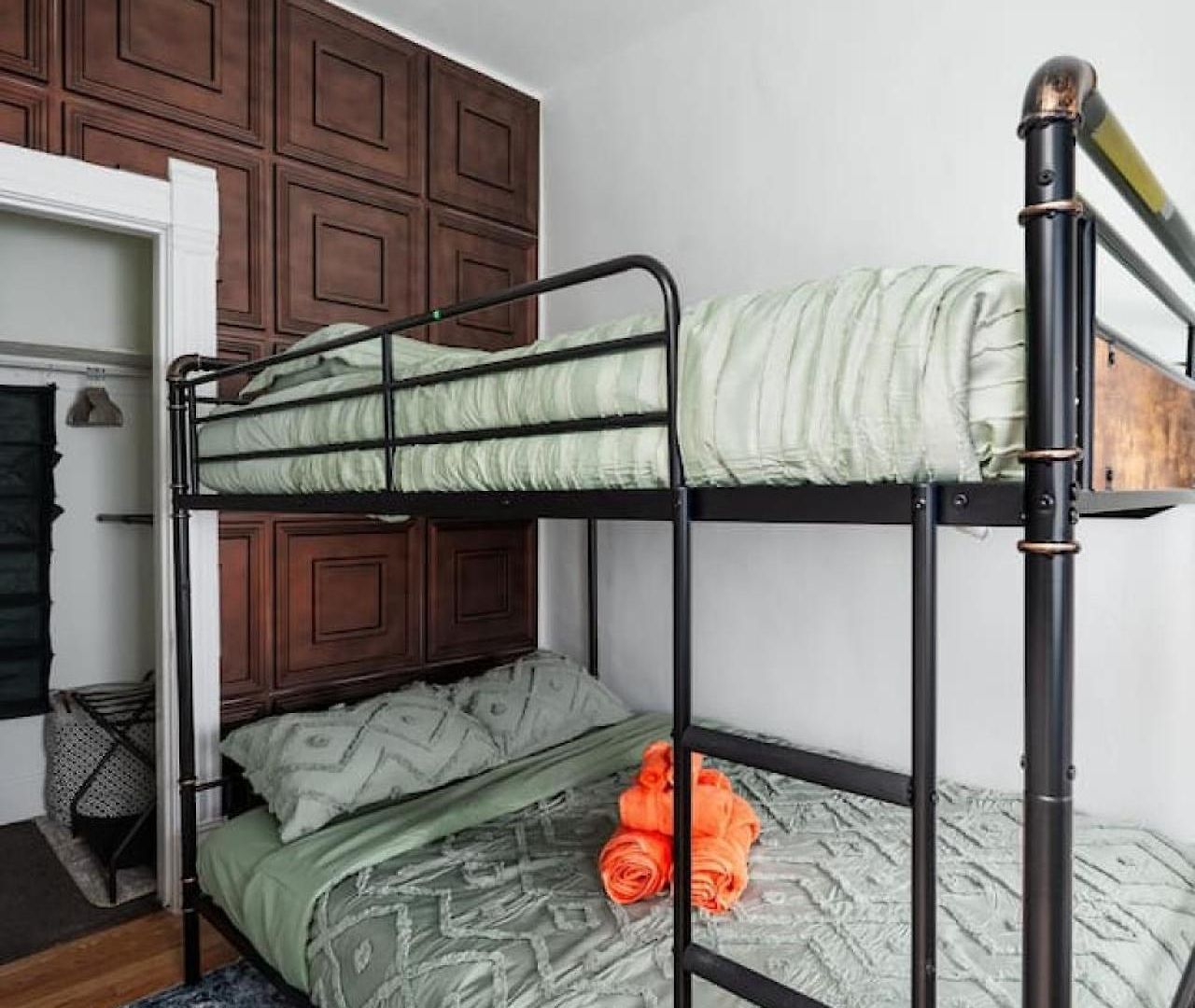 Dwntn 10mins And Sleeps 10 In Vintage And Free Parking Apartment *