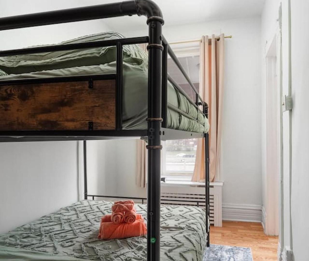 Dwntn 10mins And Sleeps 10 In Vintage And Free Parking *