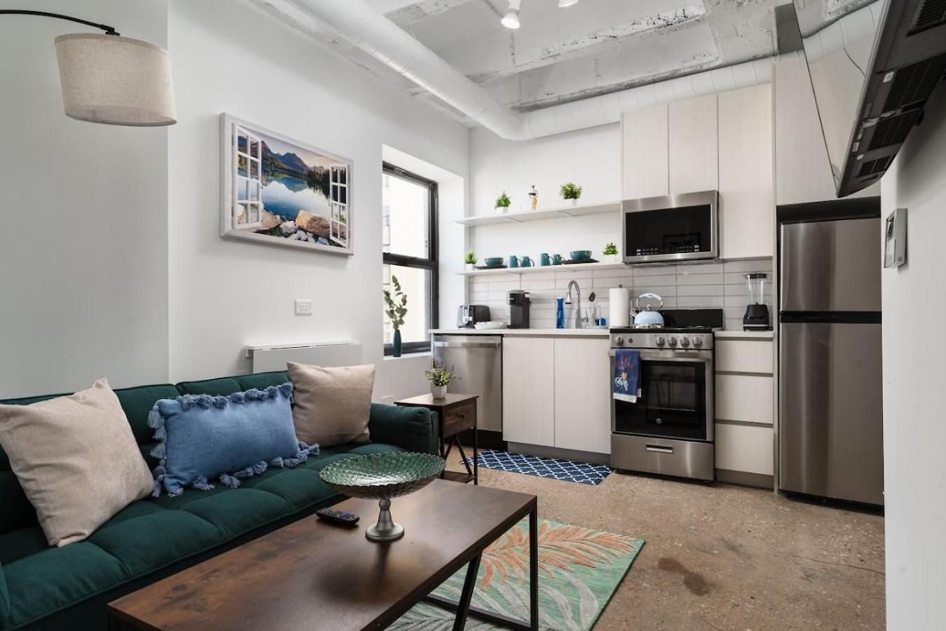 Apartment Elegant Style Loft Montrose Rooftop Wfh Gym Chicago