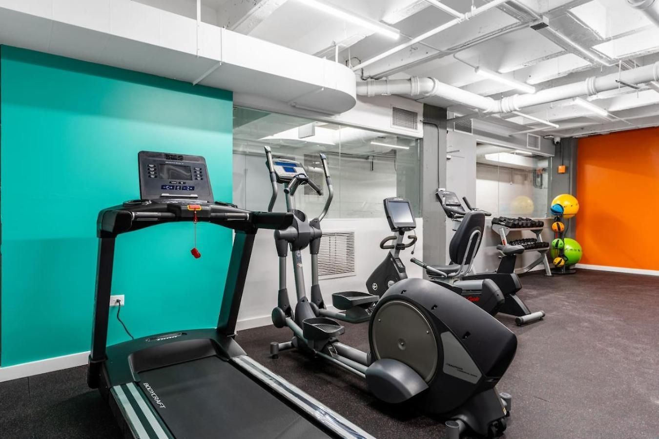 Apartment Elegant Style Loft Montrose Rooftop Wfh Gym Chicago