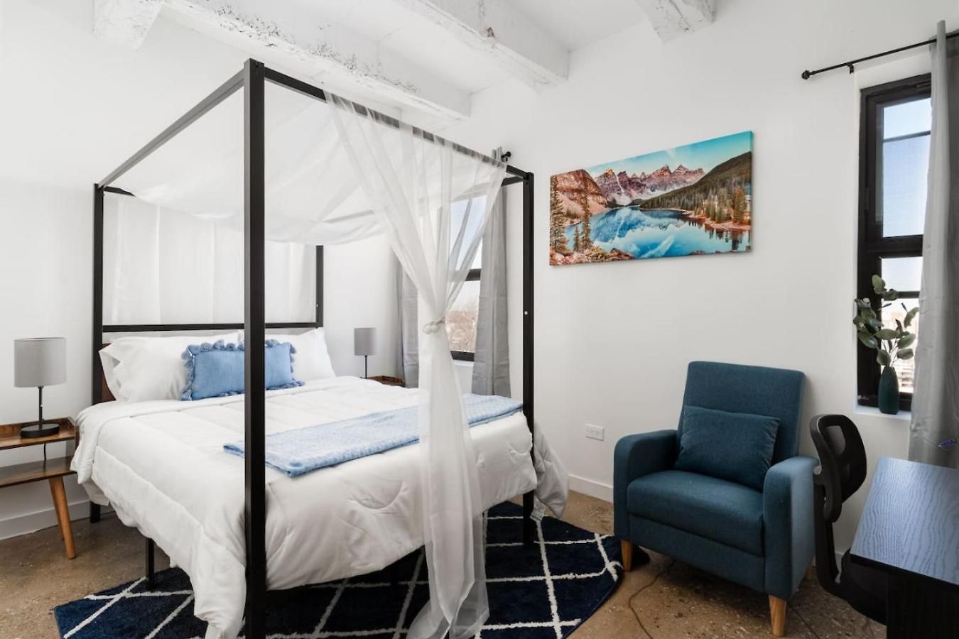 Elegant Style Loft Montrose Rooftop Wfh Gym Apartment Chicago