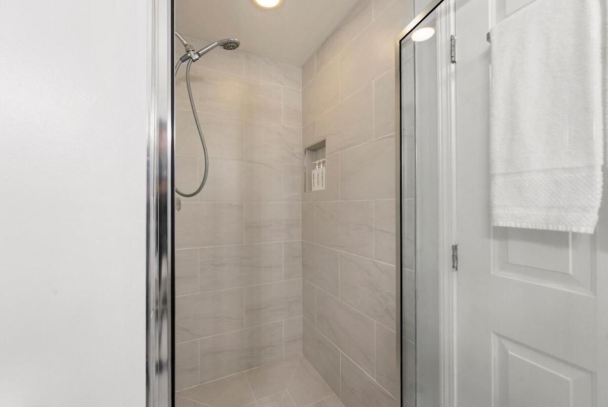 Medical District 2br With Jacuzzi & Parking
