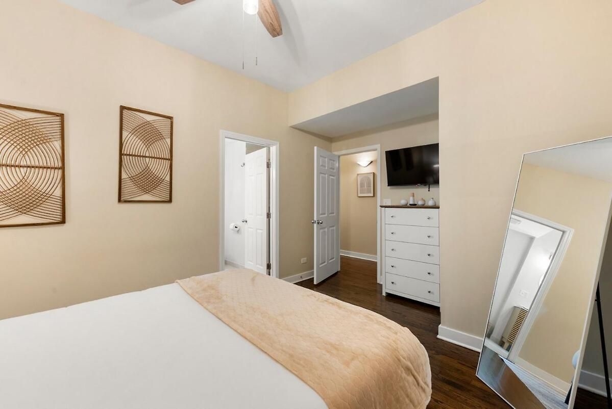 Apartment Medical District 2br With Jacuzzi & Parking Chicago