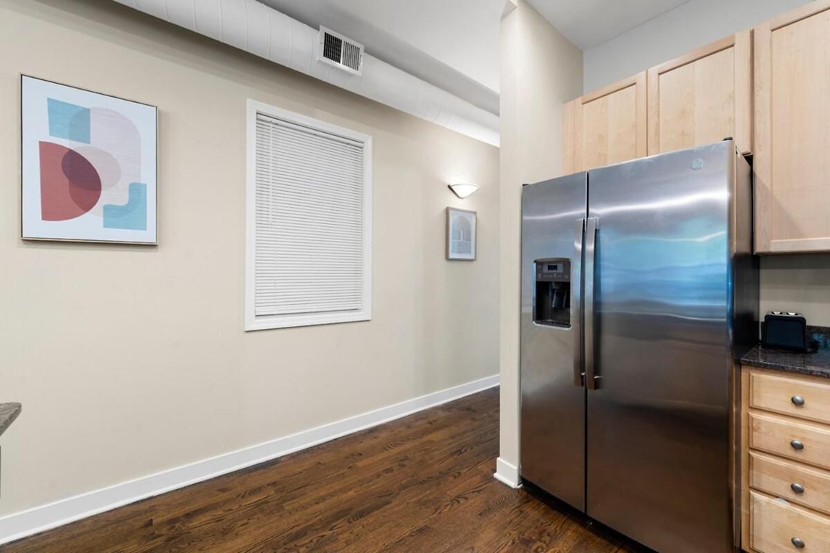 Medical District 2br With Jacuzzi & Parking Chicago