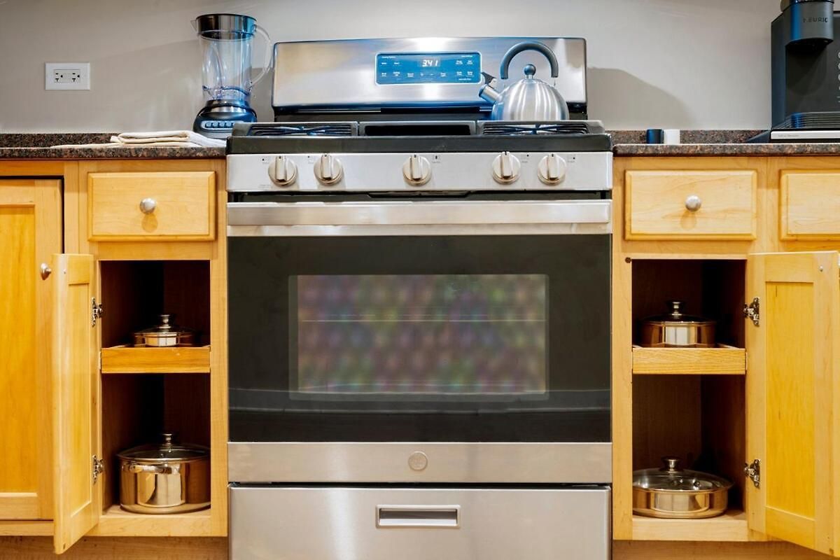 Medical District 2br With Jacuzzi & Parking Chicago