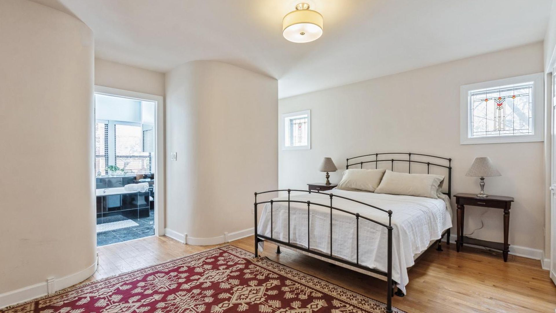 Apartment Wrigleyville Away From Home! 5 Mins From Downtown! Steps From Lake!! Cozy! *