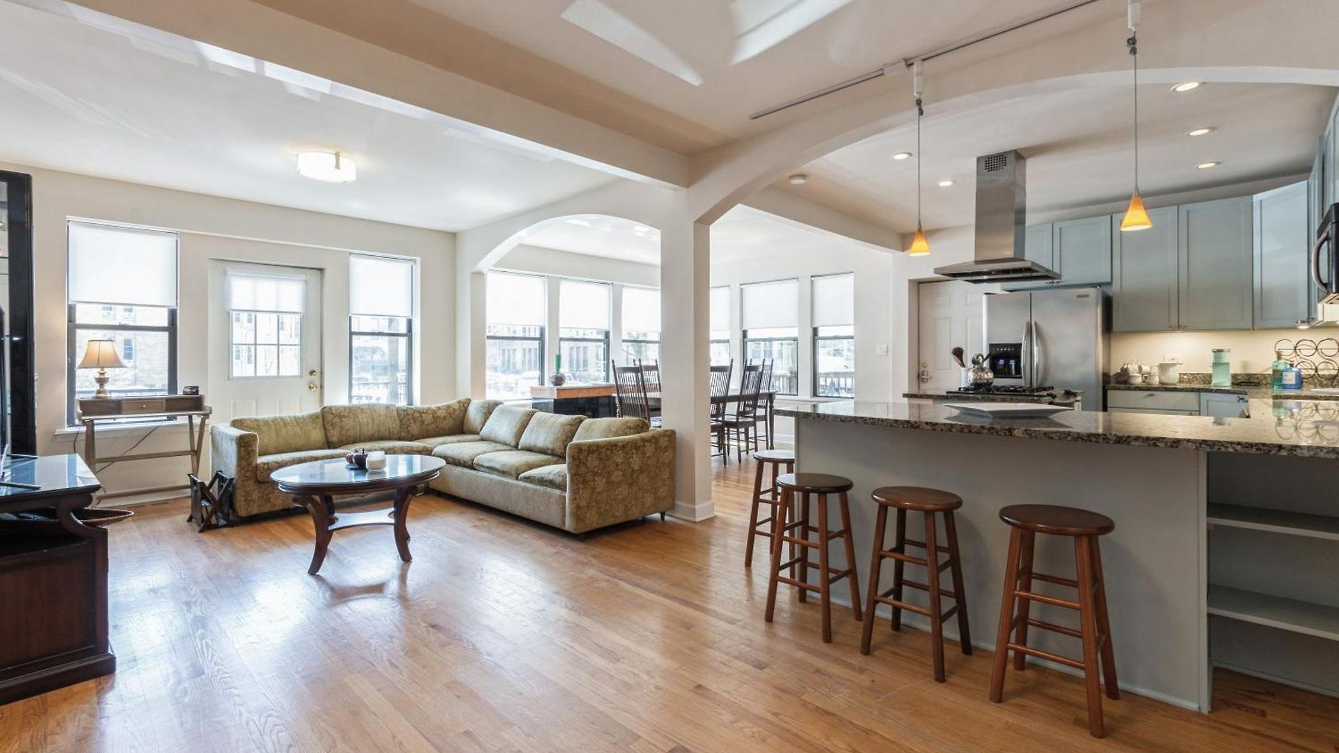 Apartment Wrigleyville Away From Home! 5 Mins From Downtown! Steps From Lake!! Cozy! Chicago