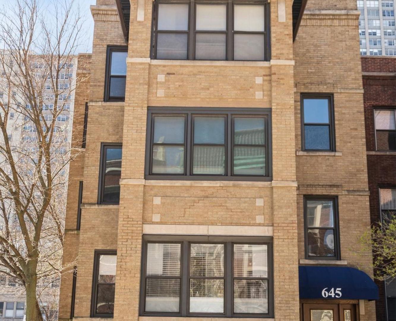 Wrigleyville Away From Home! 5 Mins From Downtown! Steps From Lake!! Cozy! Apartment