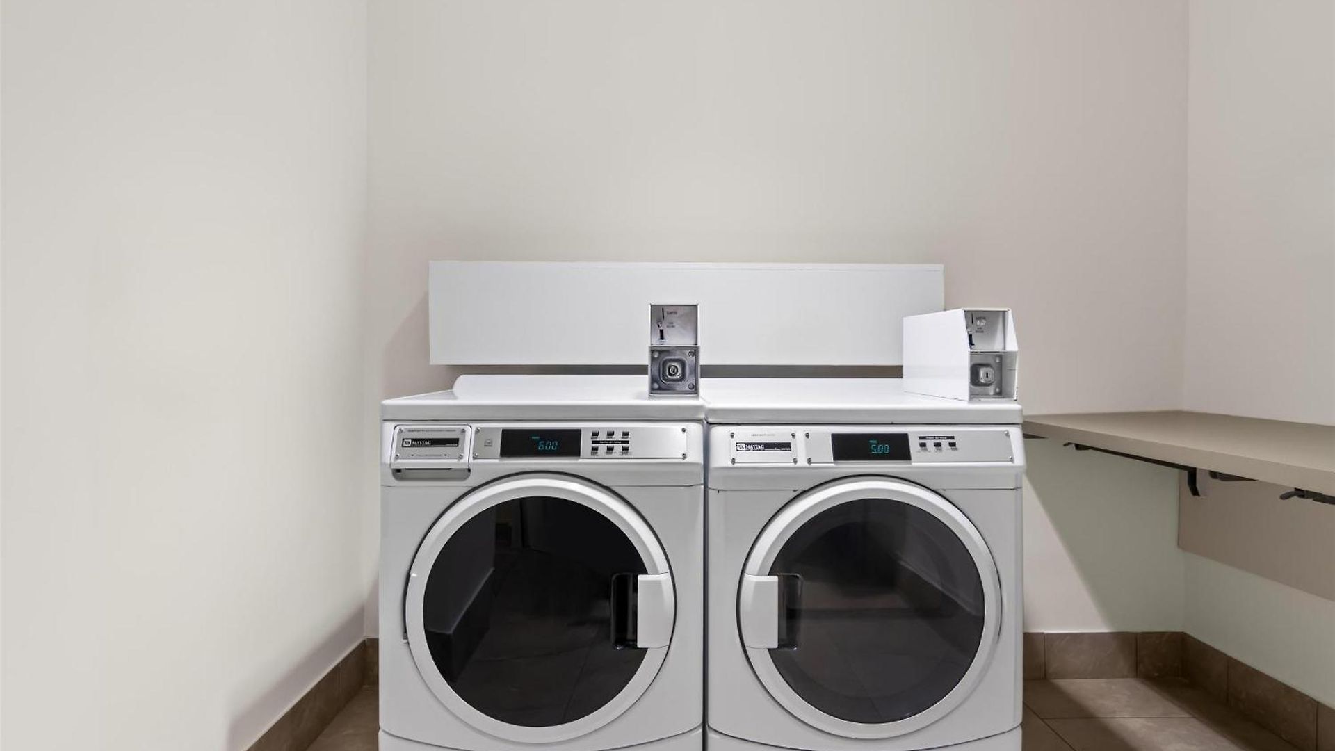 Hilton Garden Downtown Riverwalk 3*