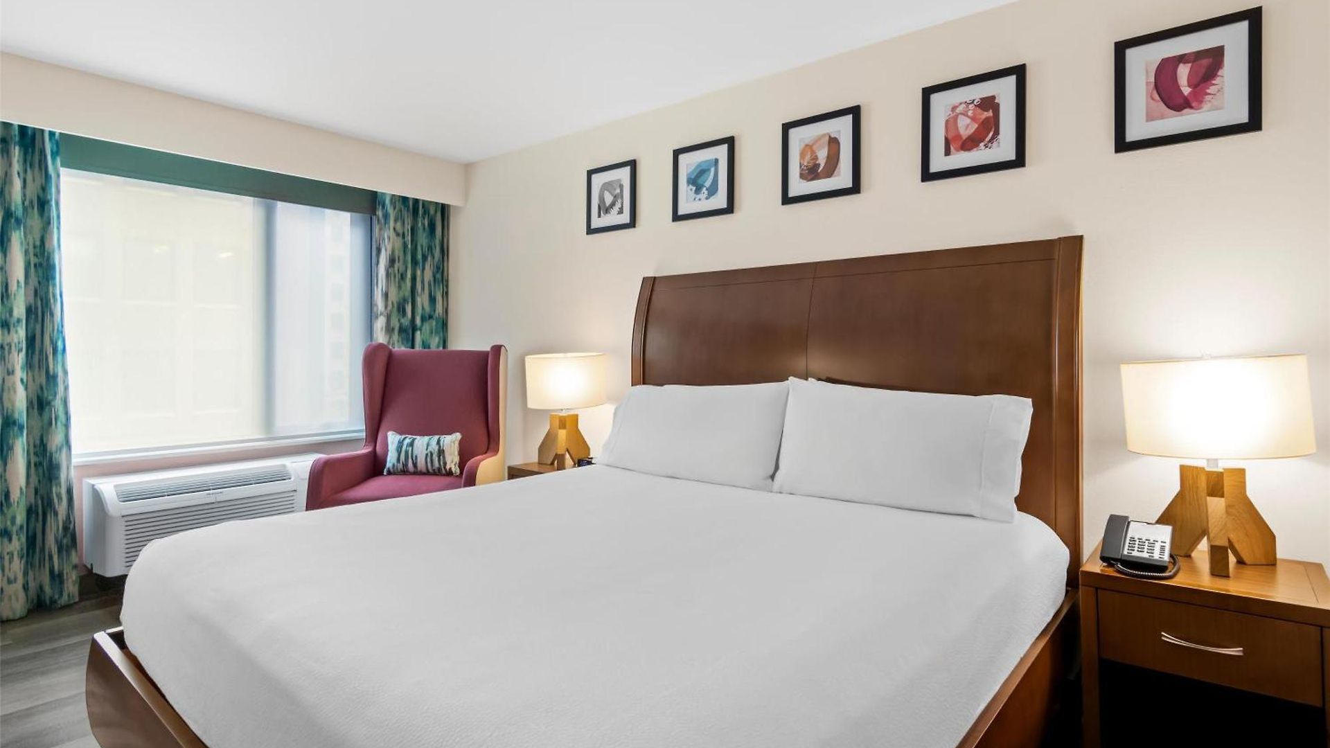 Hilton Garden Downtown Riverwalk Chicago