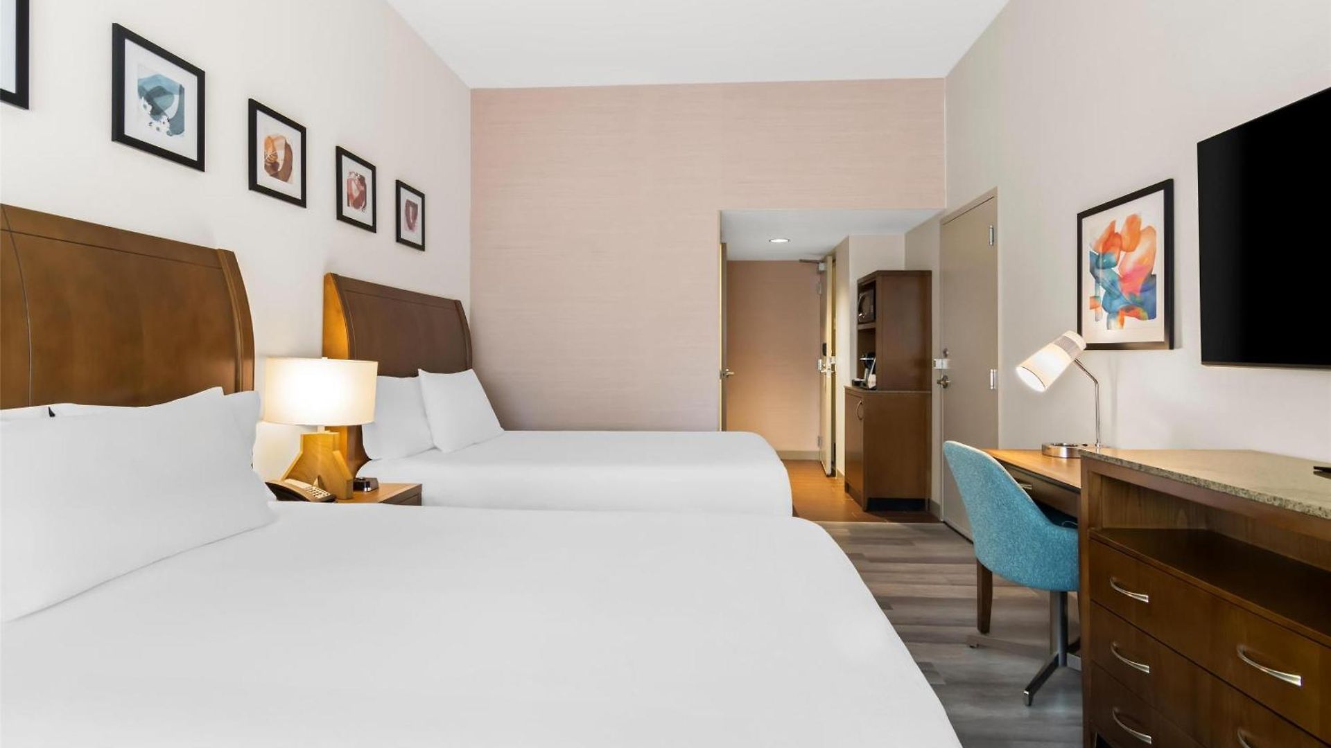 Hilton Garden Downtown Riverwalk Chicago