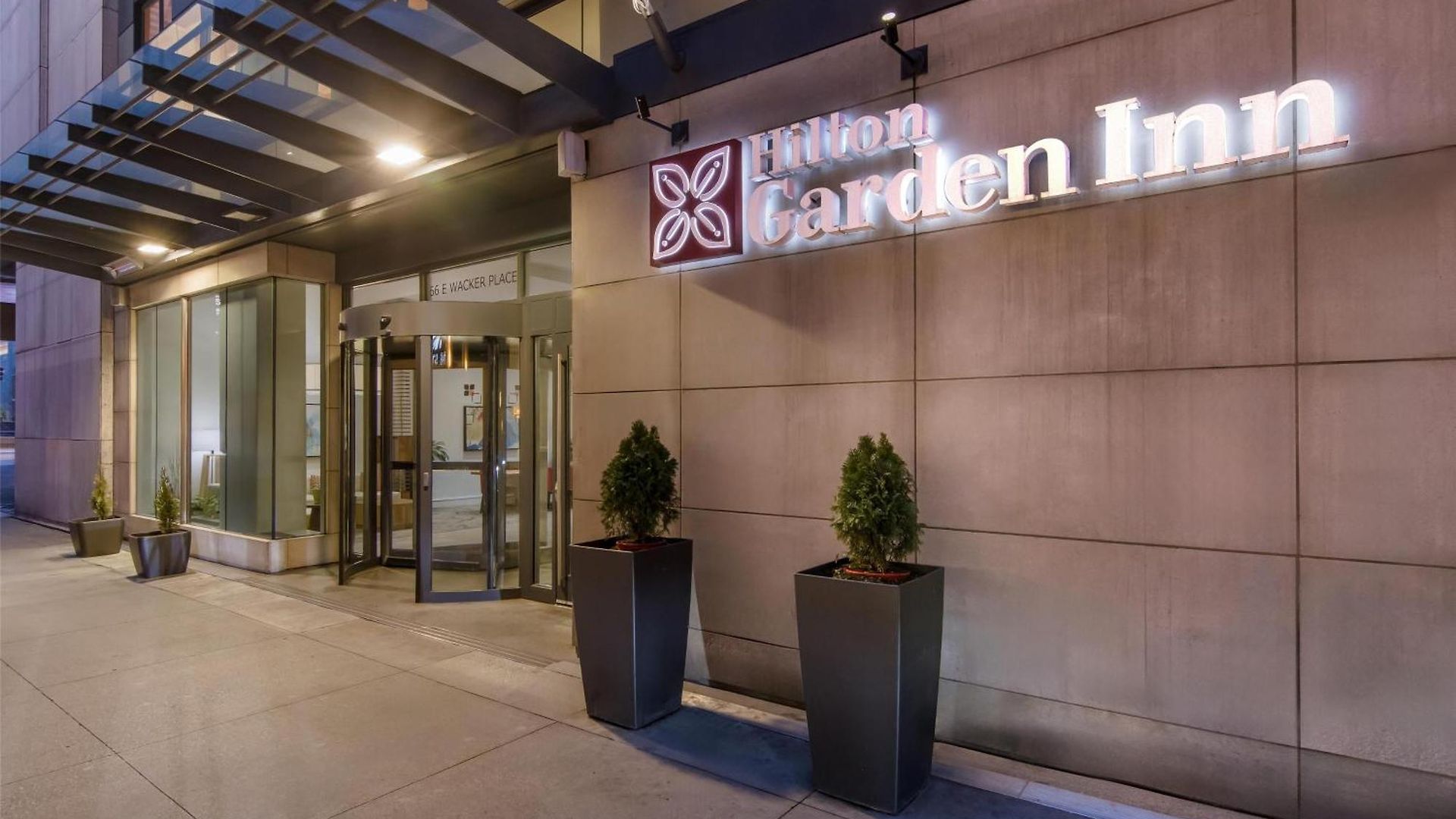 Hilton Garden Downtown Riverwalk 3*