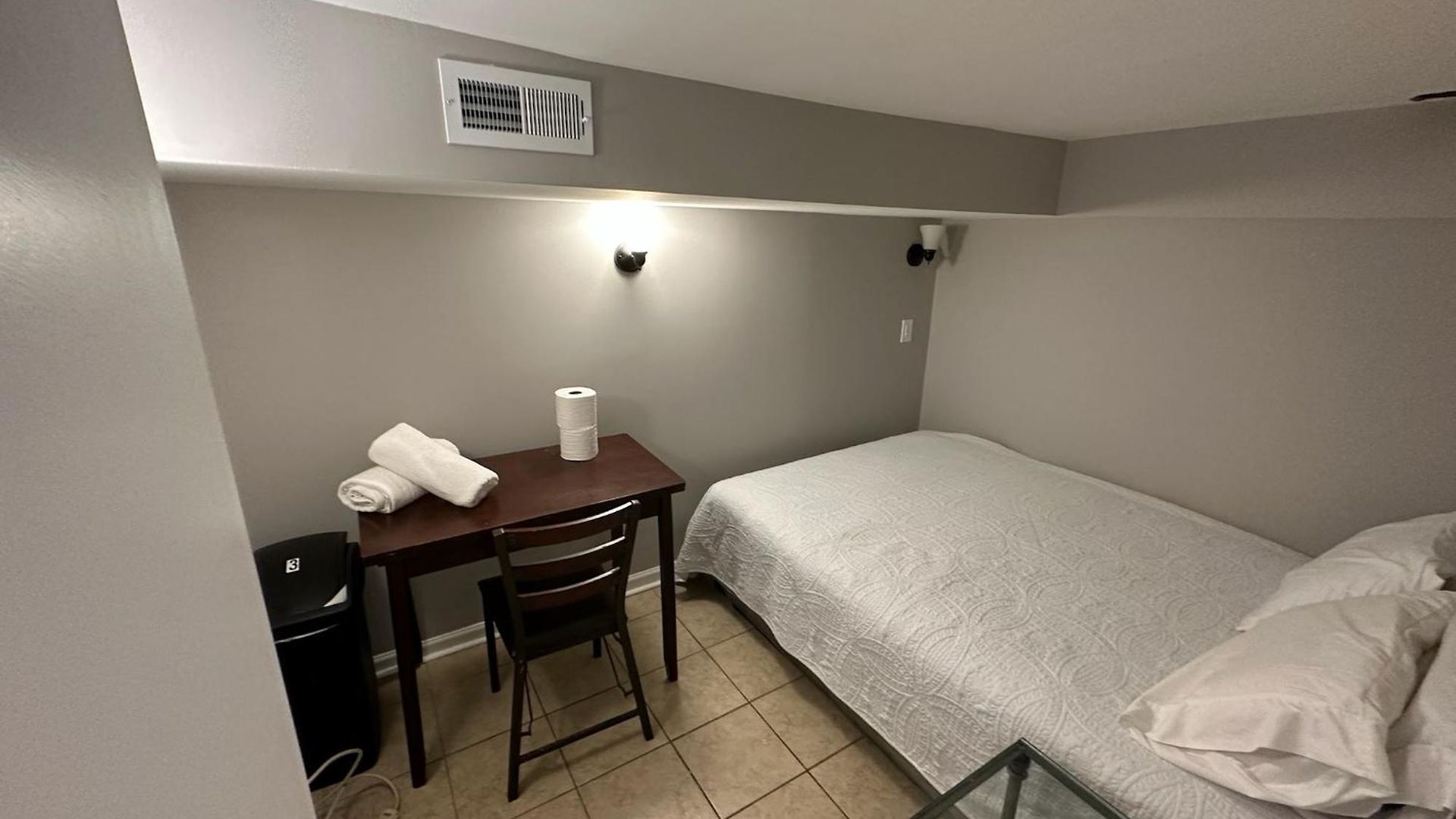 Homestay Close To Downtown - Free Parking *