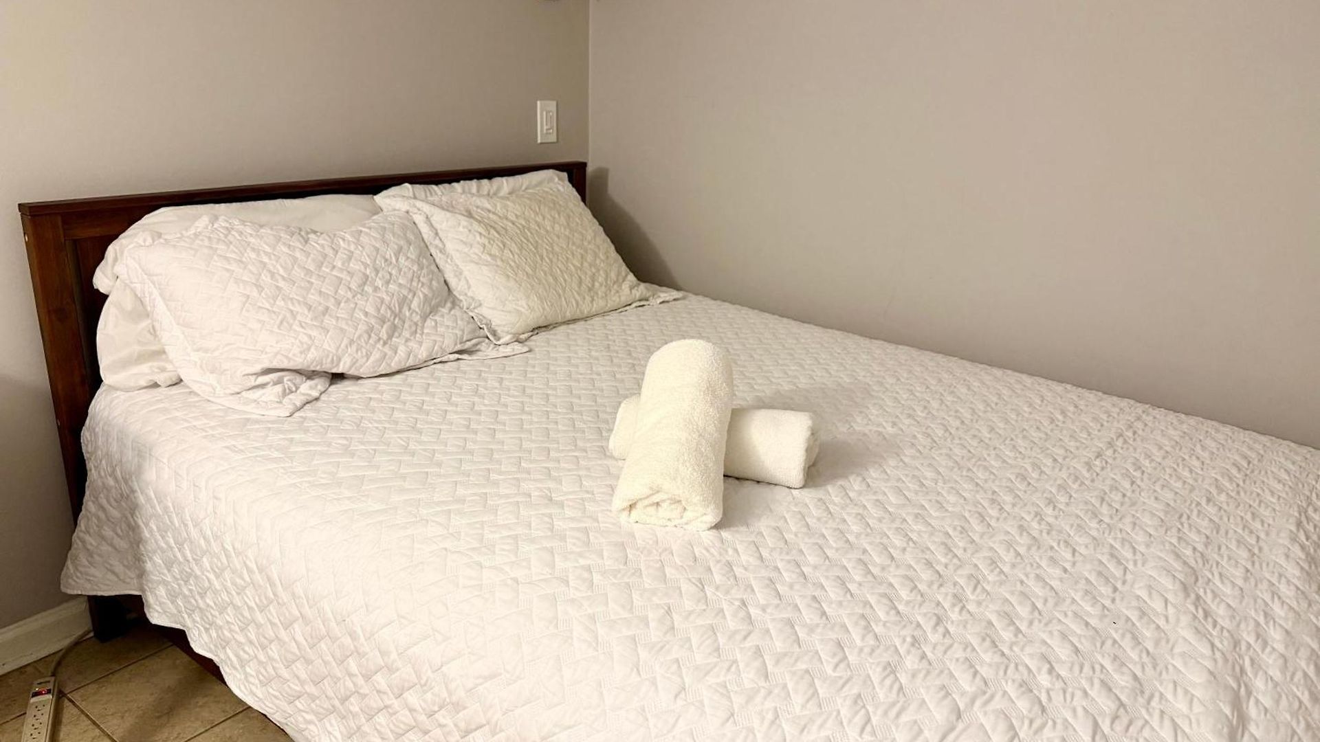 Close To Downtown - Free Parking *