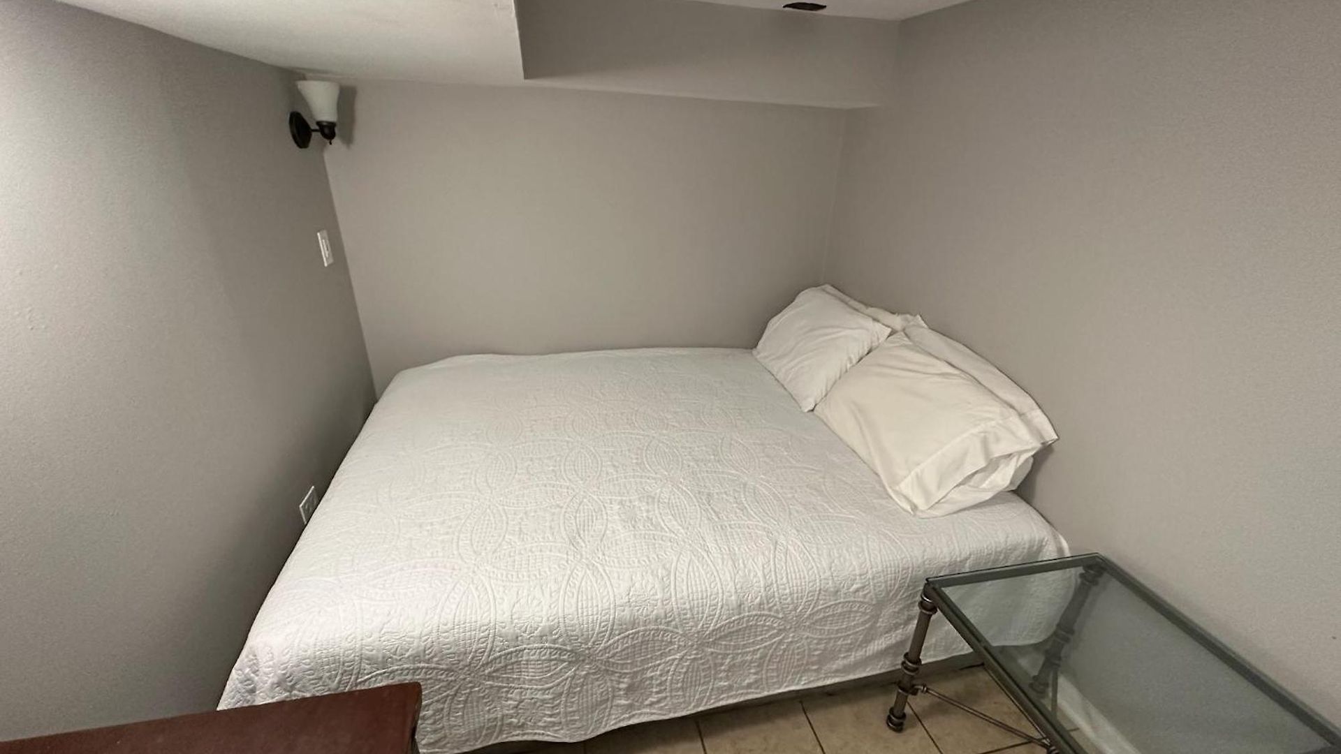 Close To Downtown - Free Parking Homestay
