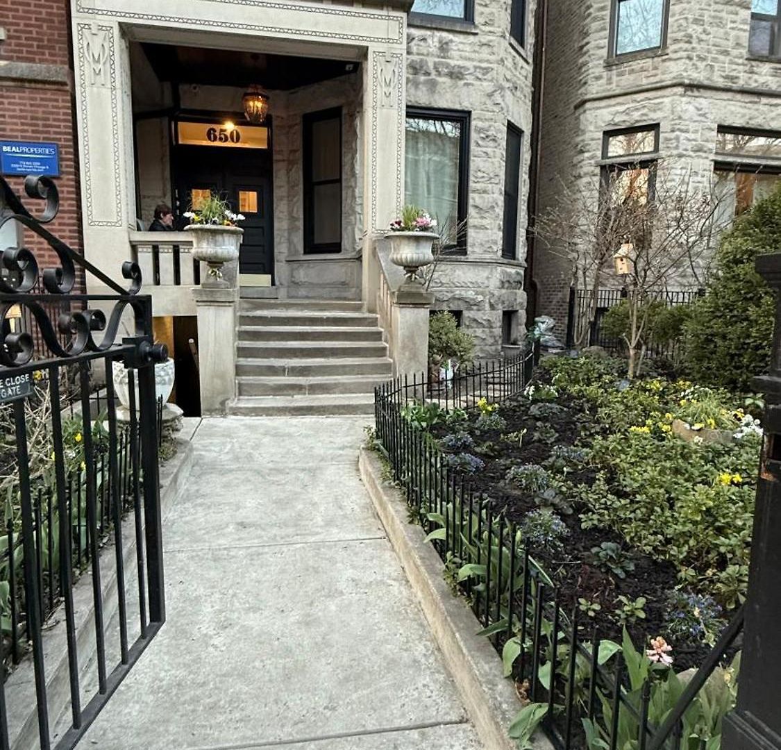 Luxurious Lincoln Park With Gourmet Kitchen Apartment Chicago