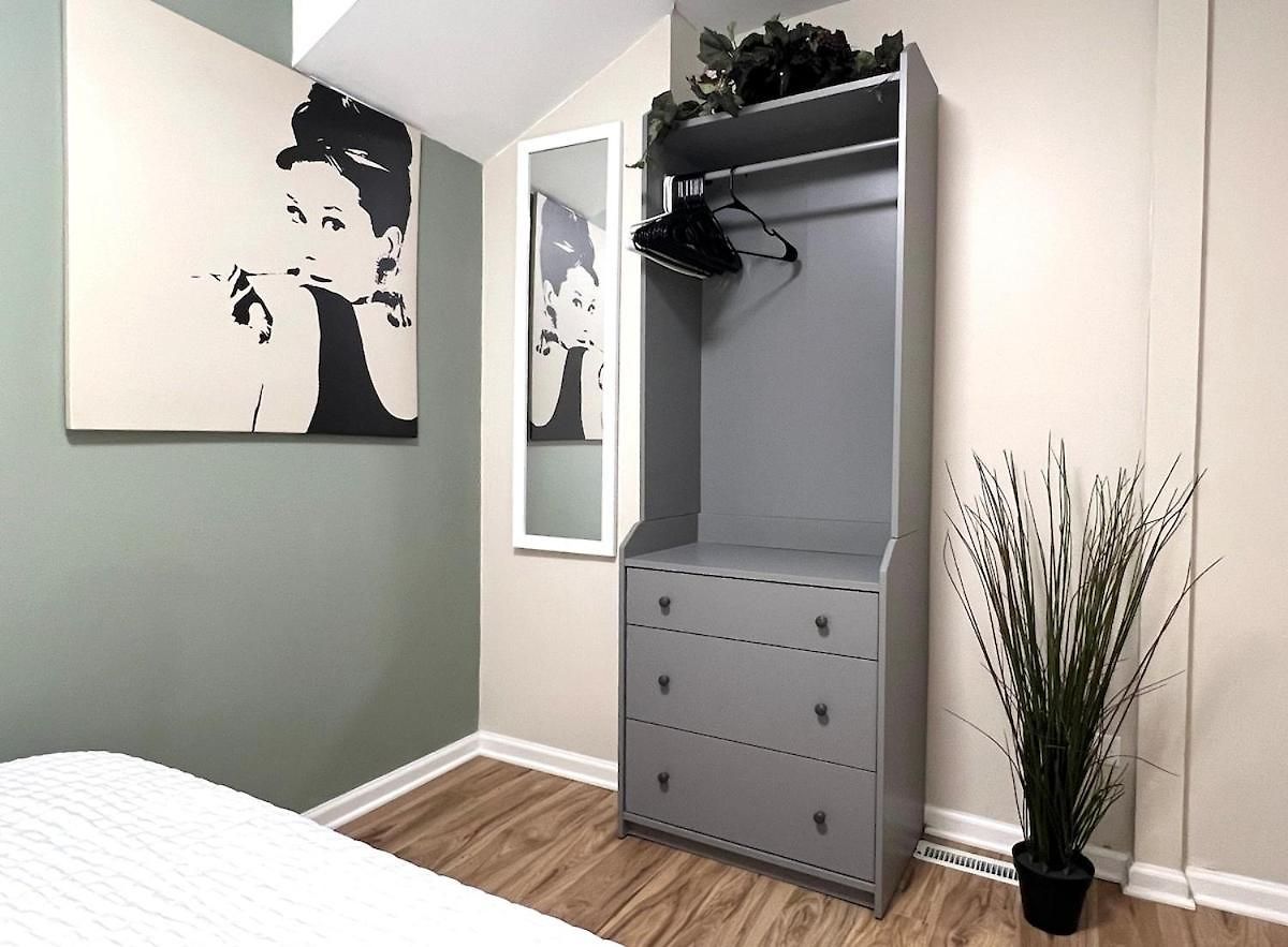The Banksy-free Parking -4 Bedroom W King Bed- Firepit Rooftop Near United Center *