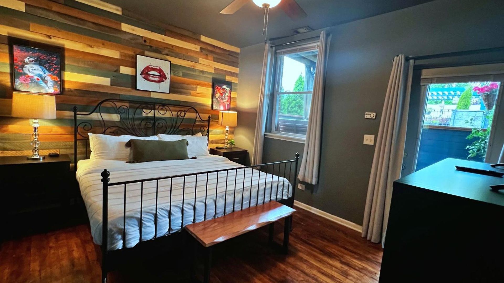 The Banksy-free Parking -4 Bedroom W King Bed- Firepit Rooftop Near United Center Chicago