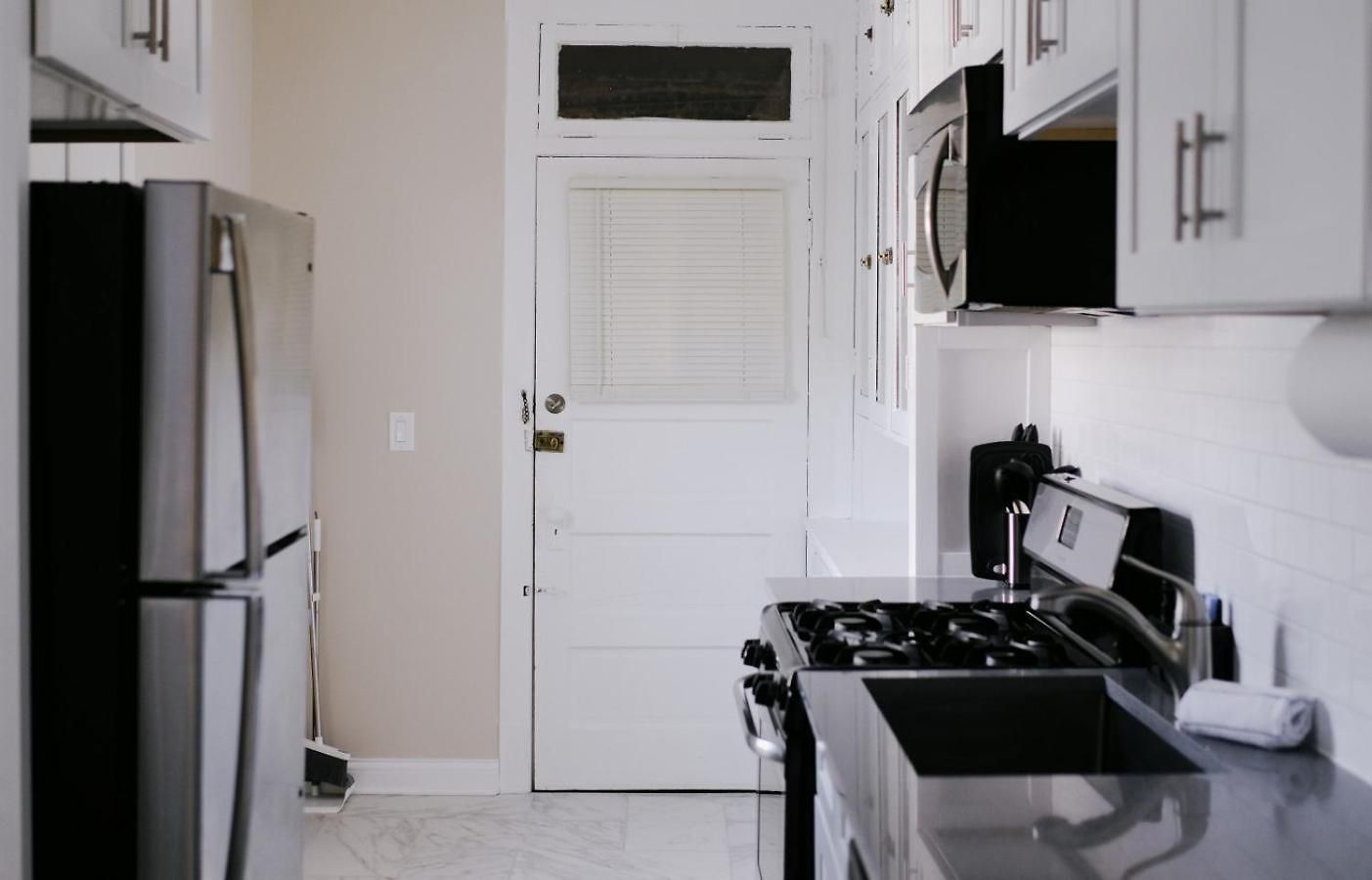 Sleeps 7 • Huge Projector • Designated Workspace *