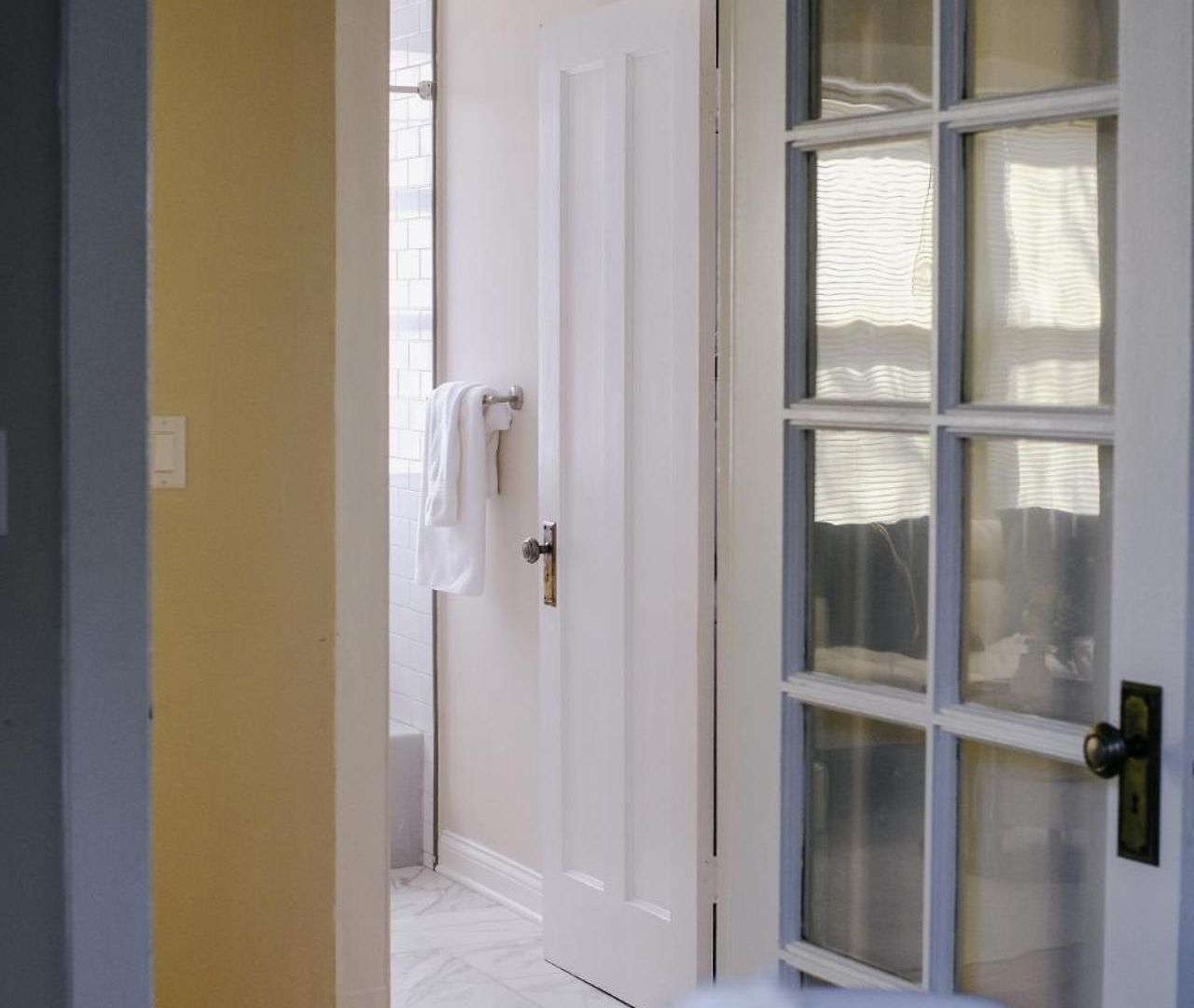 Sleeps 7 • Huge Projector • Designated Workspace