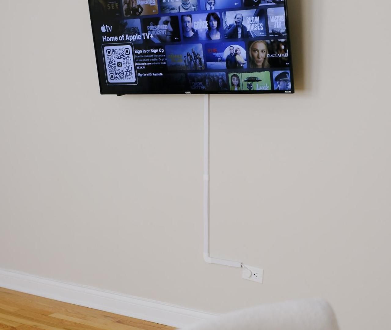 Sleeps 7 • Huge Projector • Designated Workspace Chicago