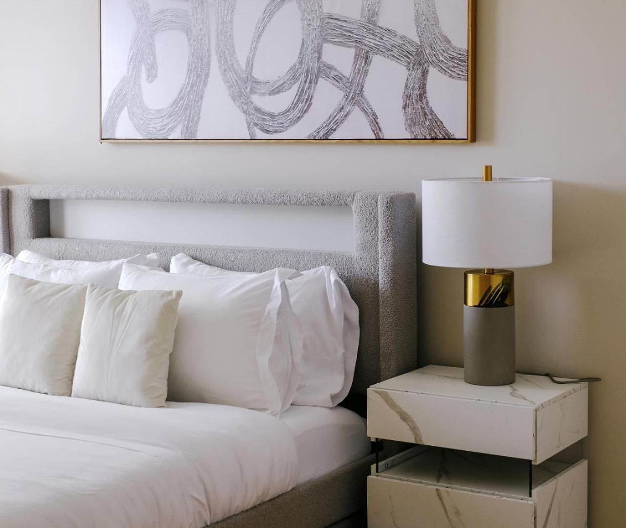 Sleeps 7 • Huge Projector • Designated Workspace
