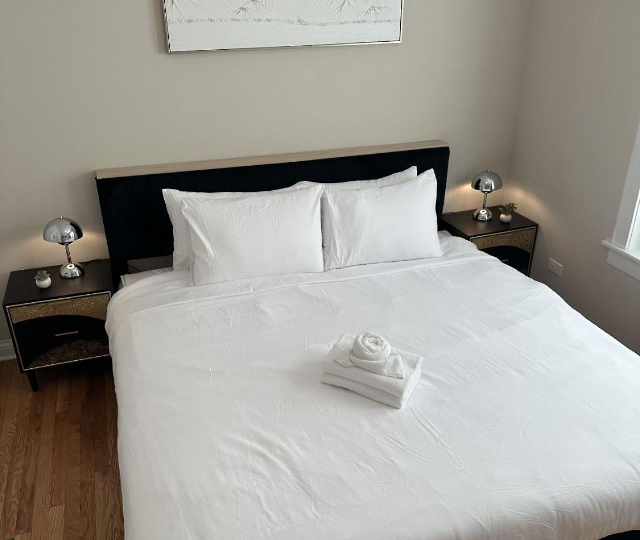 Private Workspace • Sleeps4 • Modern Stylish Chicago