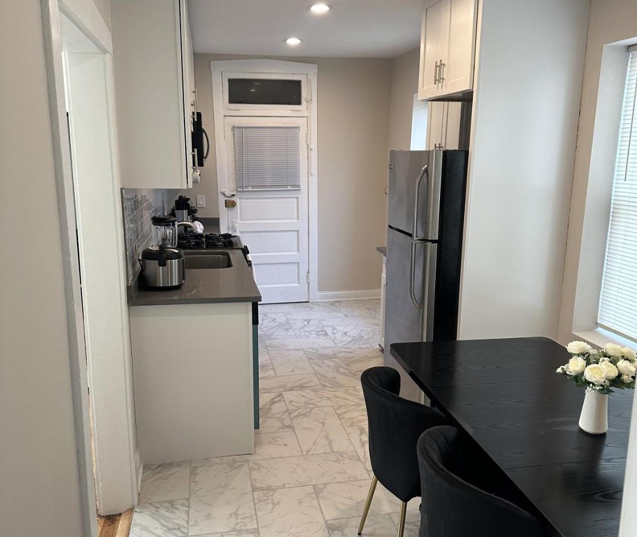 Apartment Private Workspace • Sleeps4 • Modern Stylish *