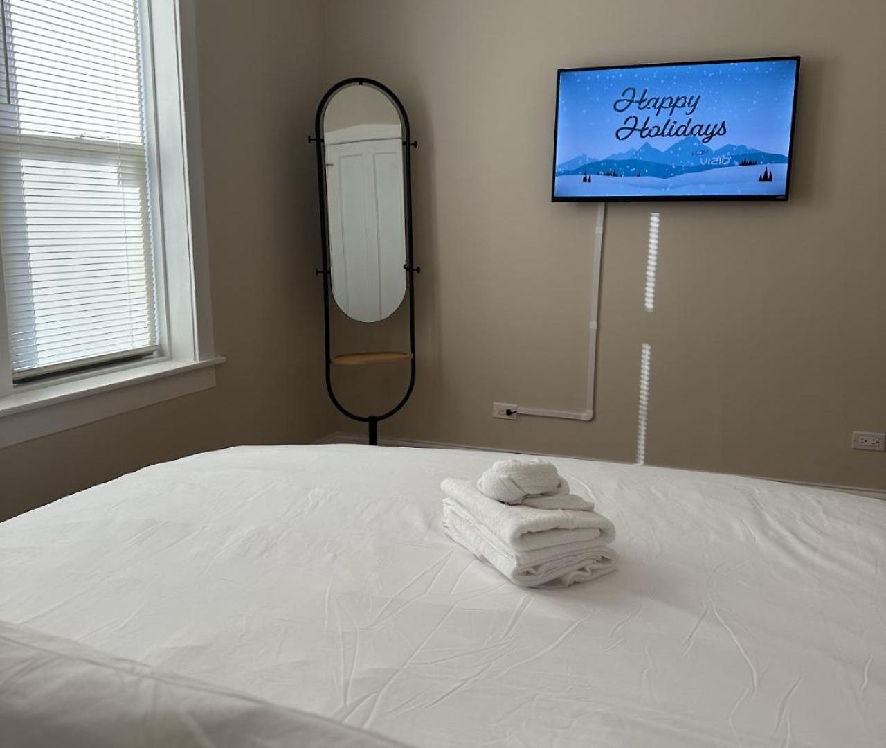 Private Workspace • Sleeps4 • Modern Stylish Apartment Chicago