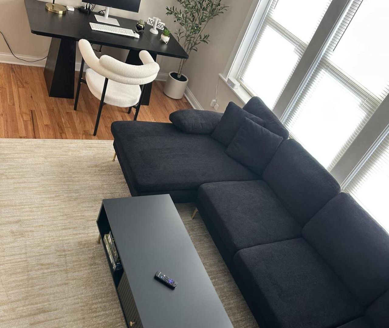 Apartment Private Workspace • Sleeps4 • Modern Stylish