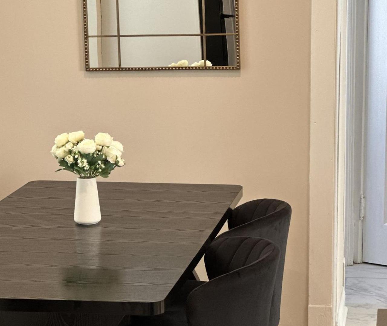 Apartment Private Workspace • Sleeps4 • Modern Stylish *