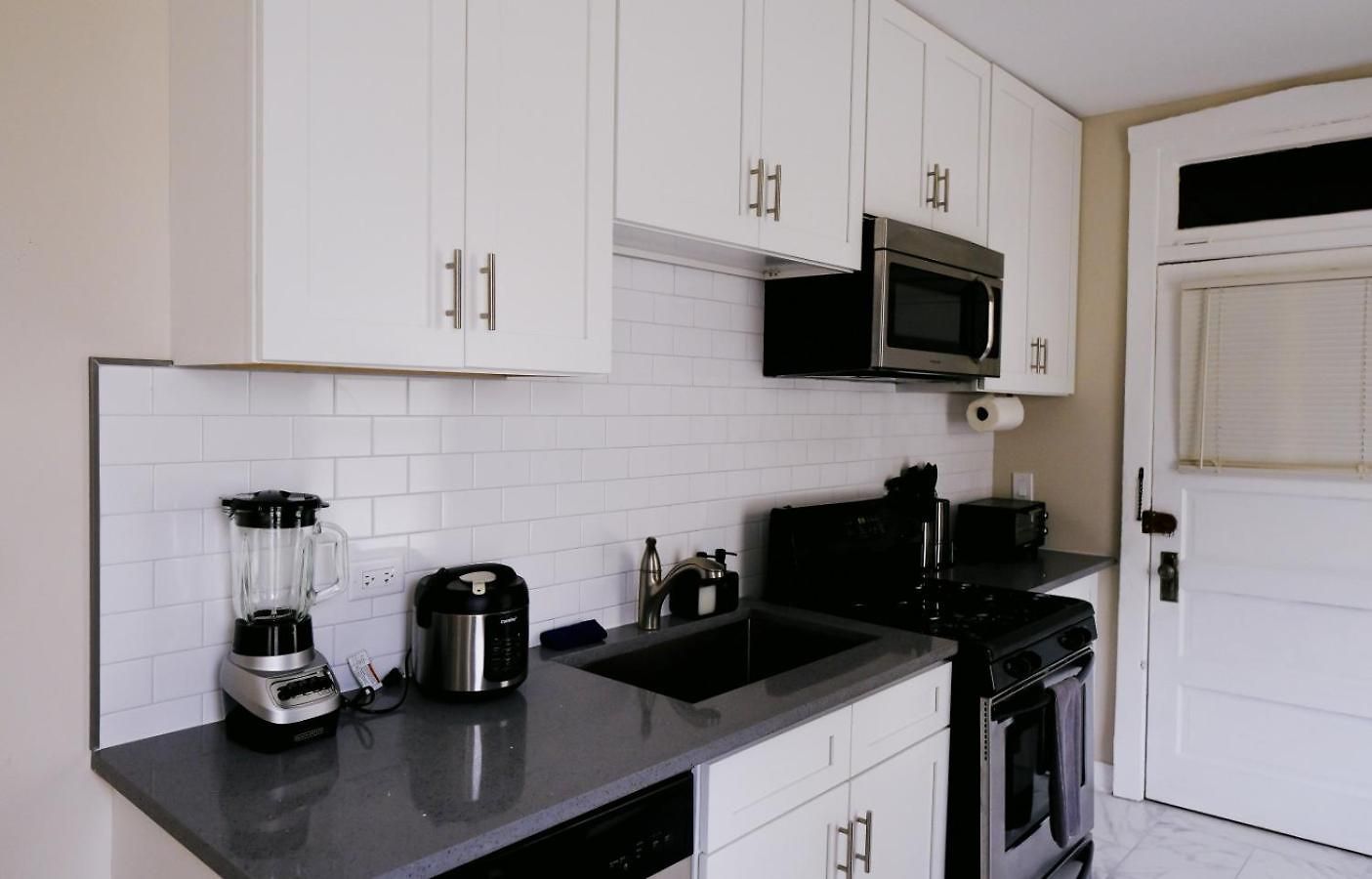 Sleeps 4 • New Modern 1br • Private Workspace