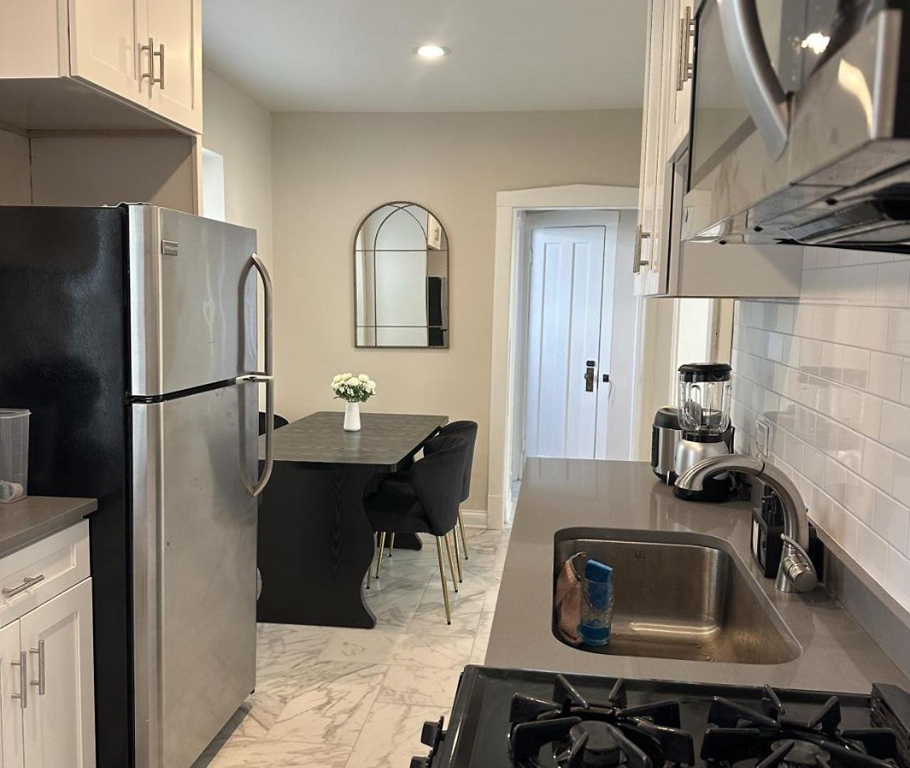 Private Workspace • Sleeps4 • Modern Stylish *