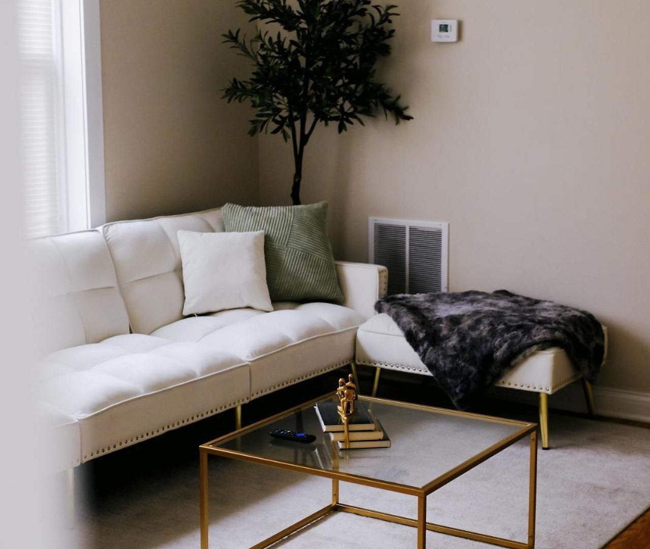 Sleeps 4 • New Modern 1br • Private Workspace Apartment