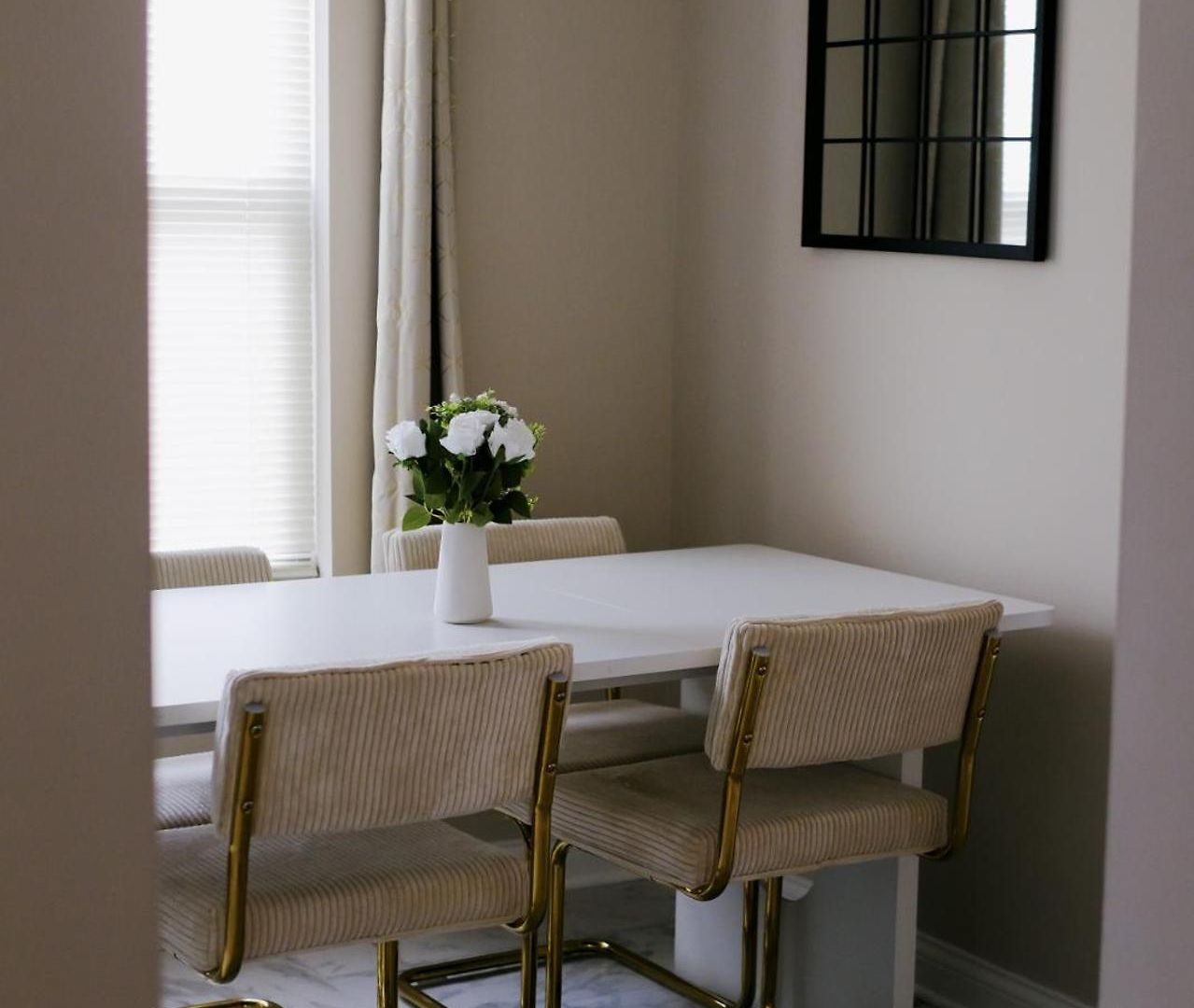 Apartment Sleeps 4 • New Modern 1br • Private Workspace