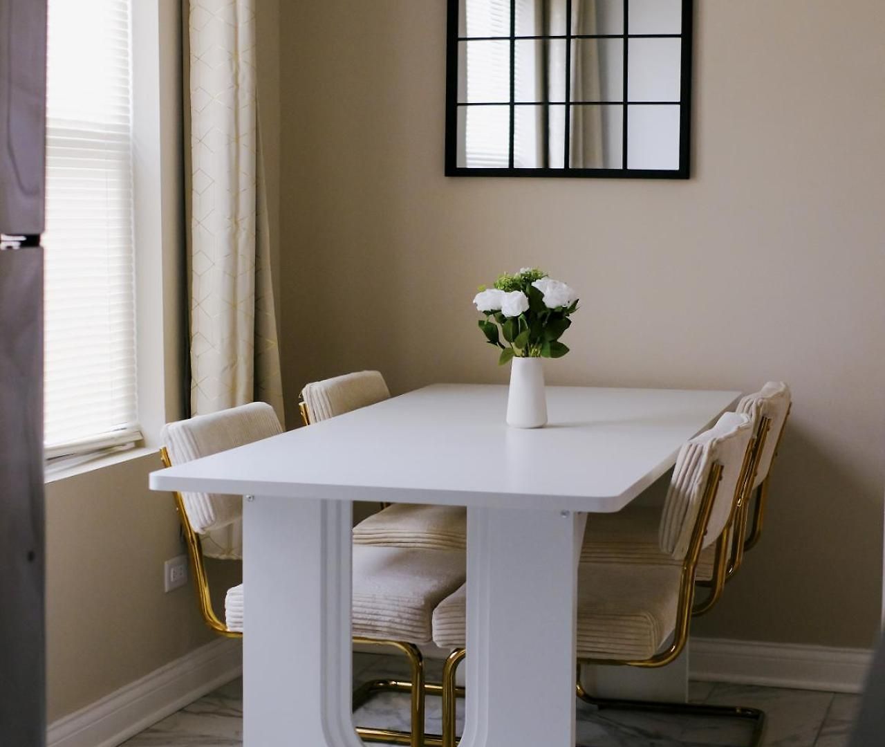 Apartment Sleeps 4 • New Modern 1br • Private Workspace *