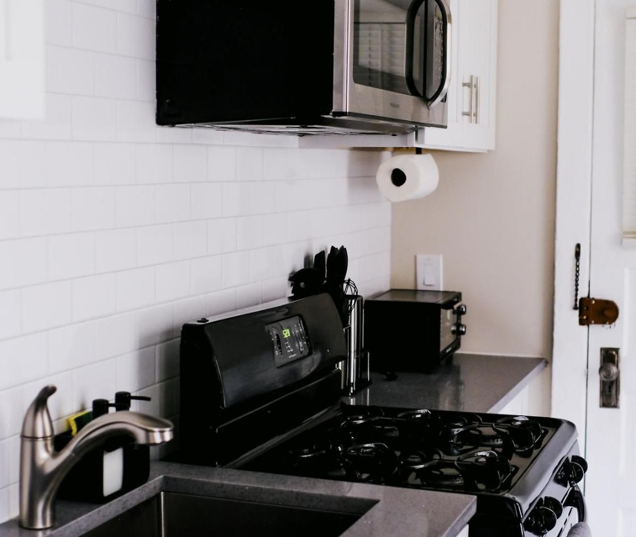Sleeps 4 • New Modern 1br • Private Workspace Apartment Chicago