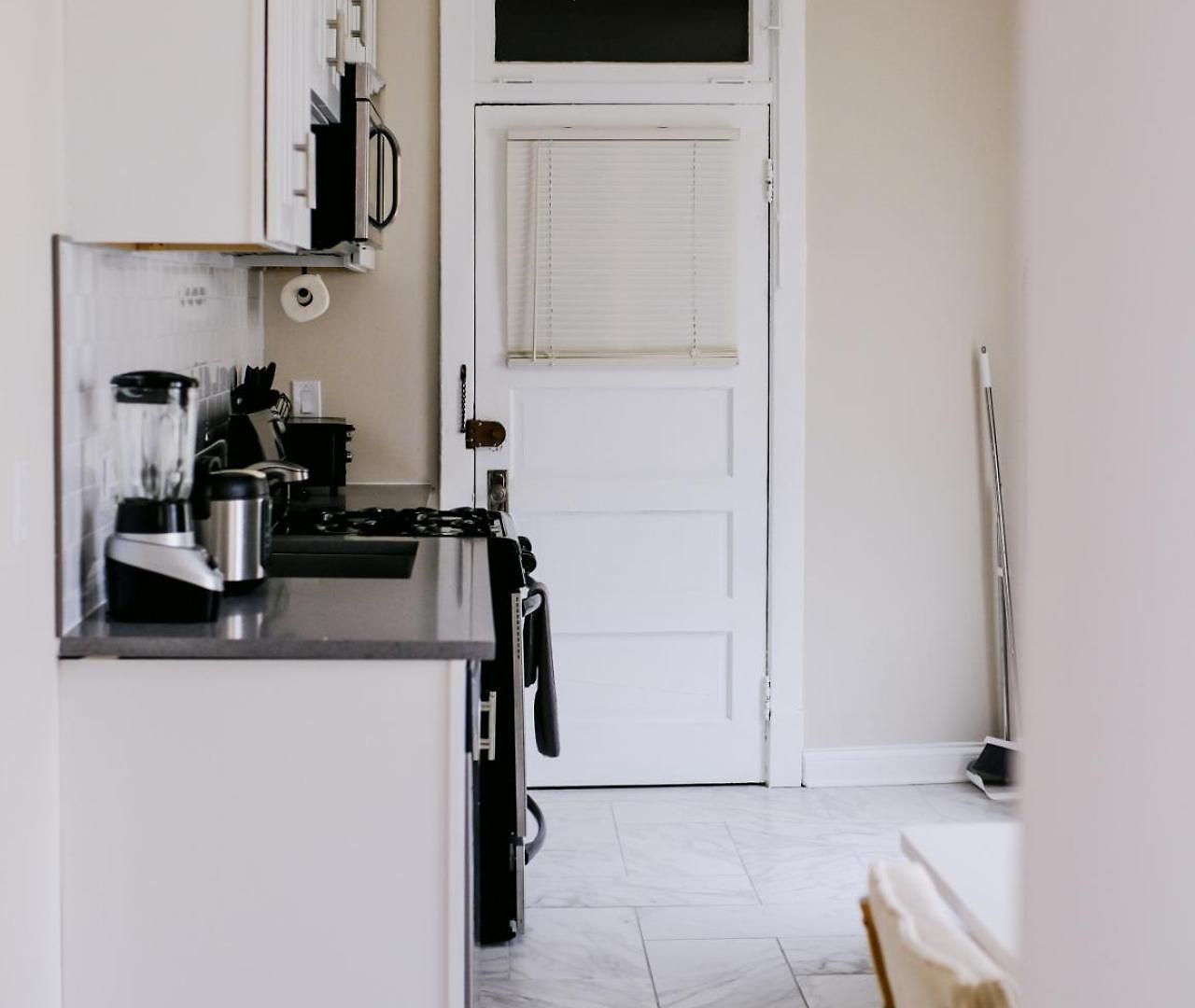 Sleeps 4 • New Modern 1br • Private Workspace Apartment *