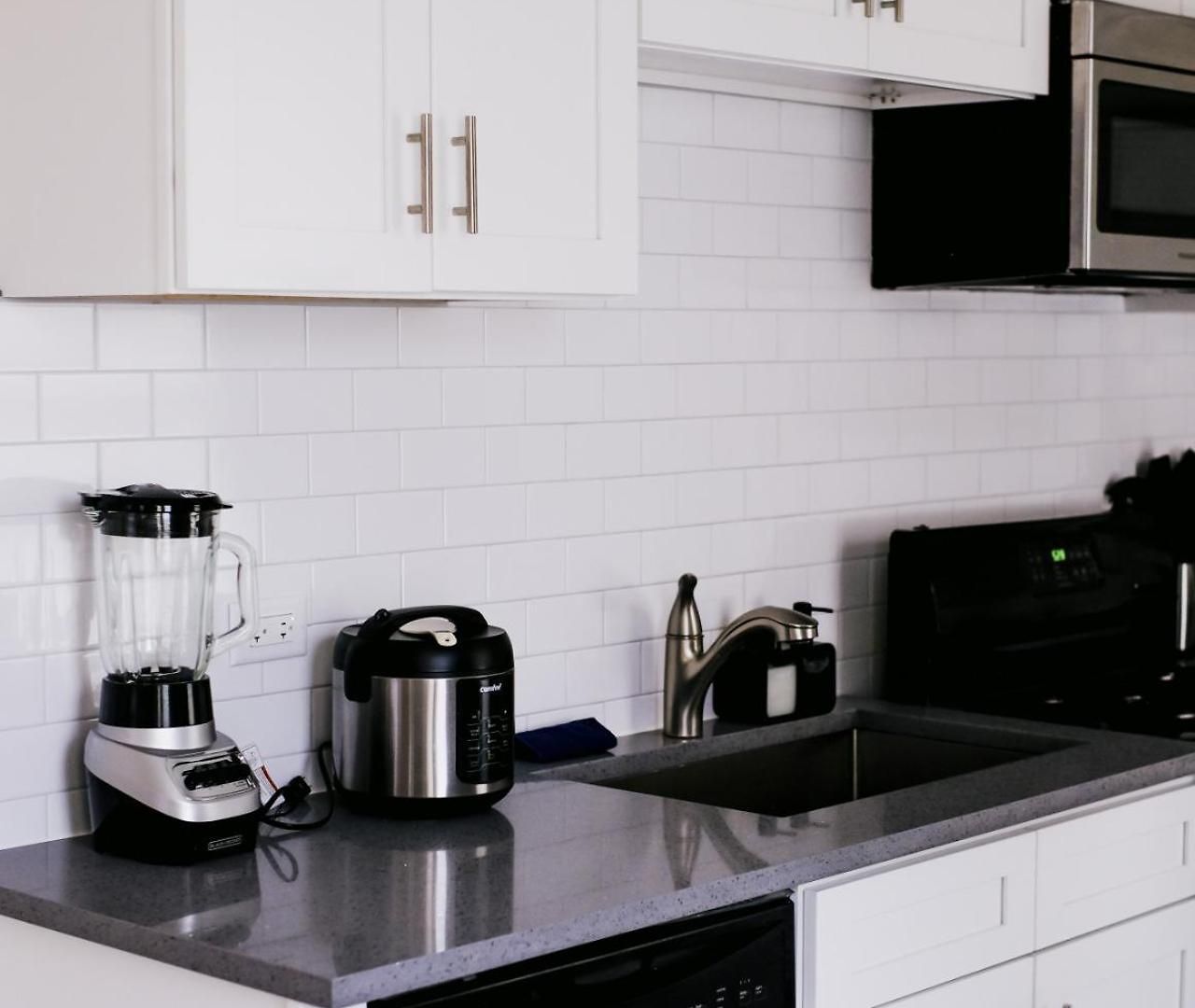 Sleeps 4 • New Modern 1br • Private Workspace Apartment *