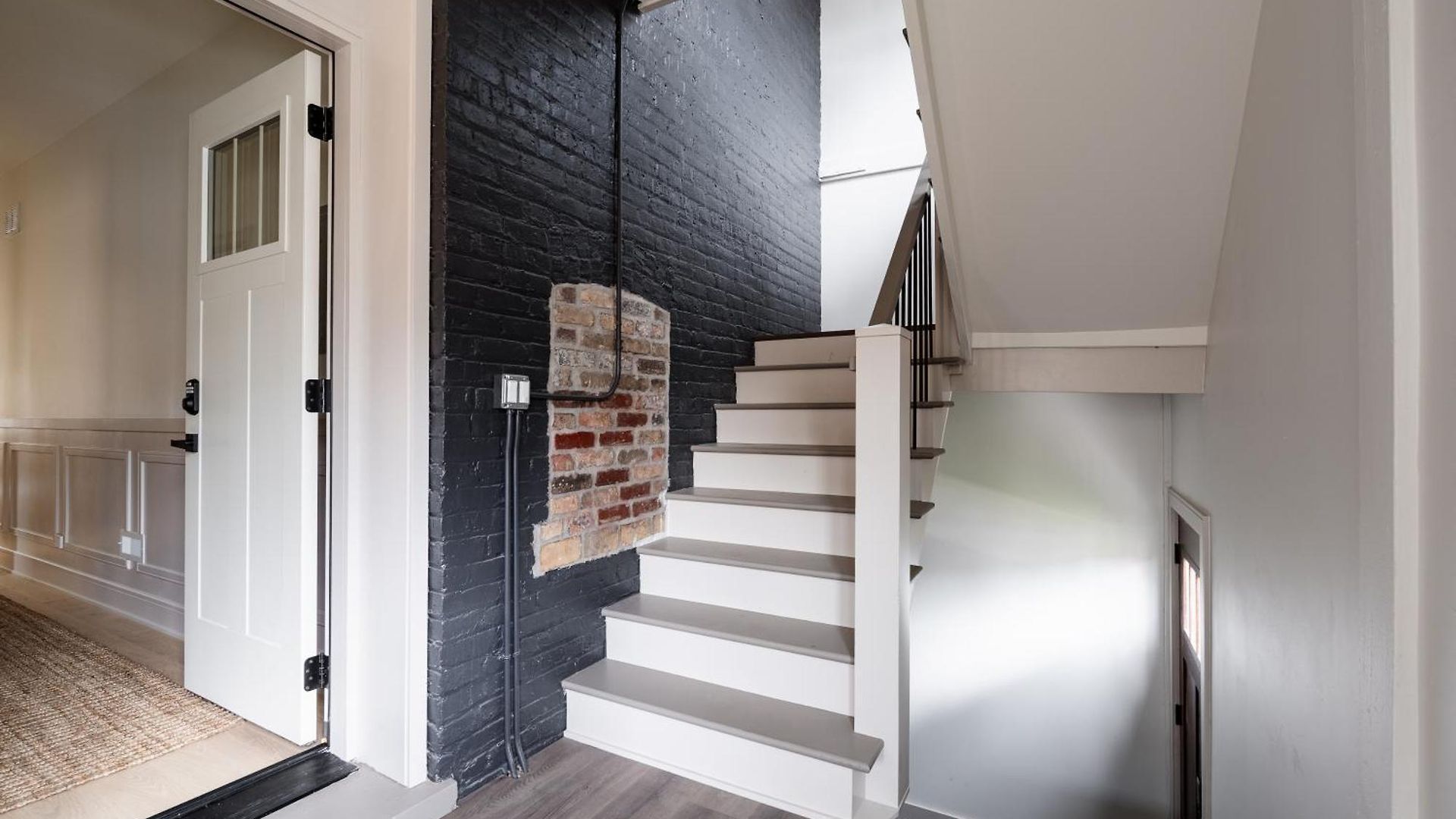 Ace Apartment