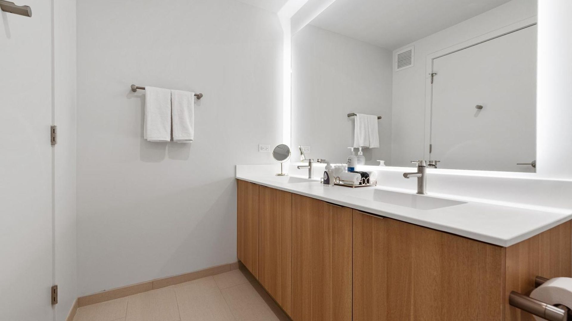 Apartment Foundry Unmatched Skyline Views At Lincoln Park Chicago