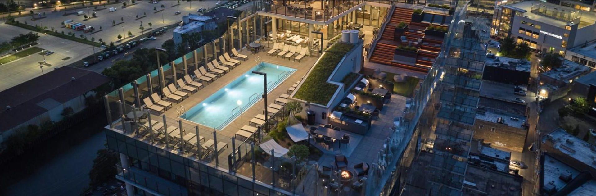 Foundry Unmatched Skyline Views At Lincoln Park Chicago