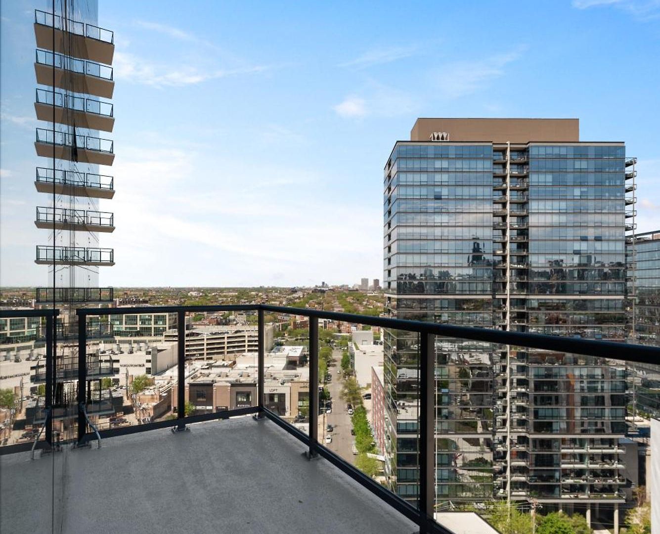 Foundry Unmatched Skyline Views At Lincoln Park Apartment