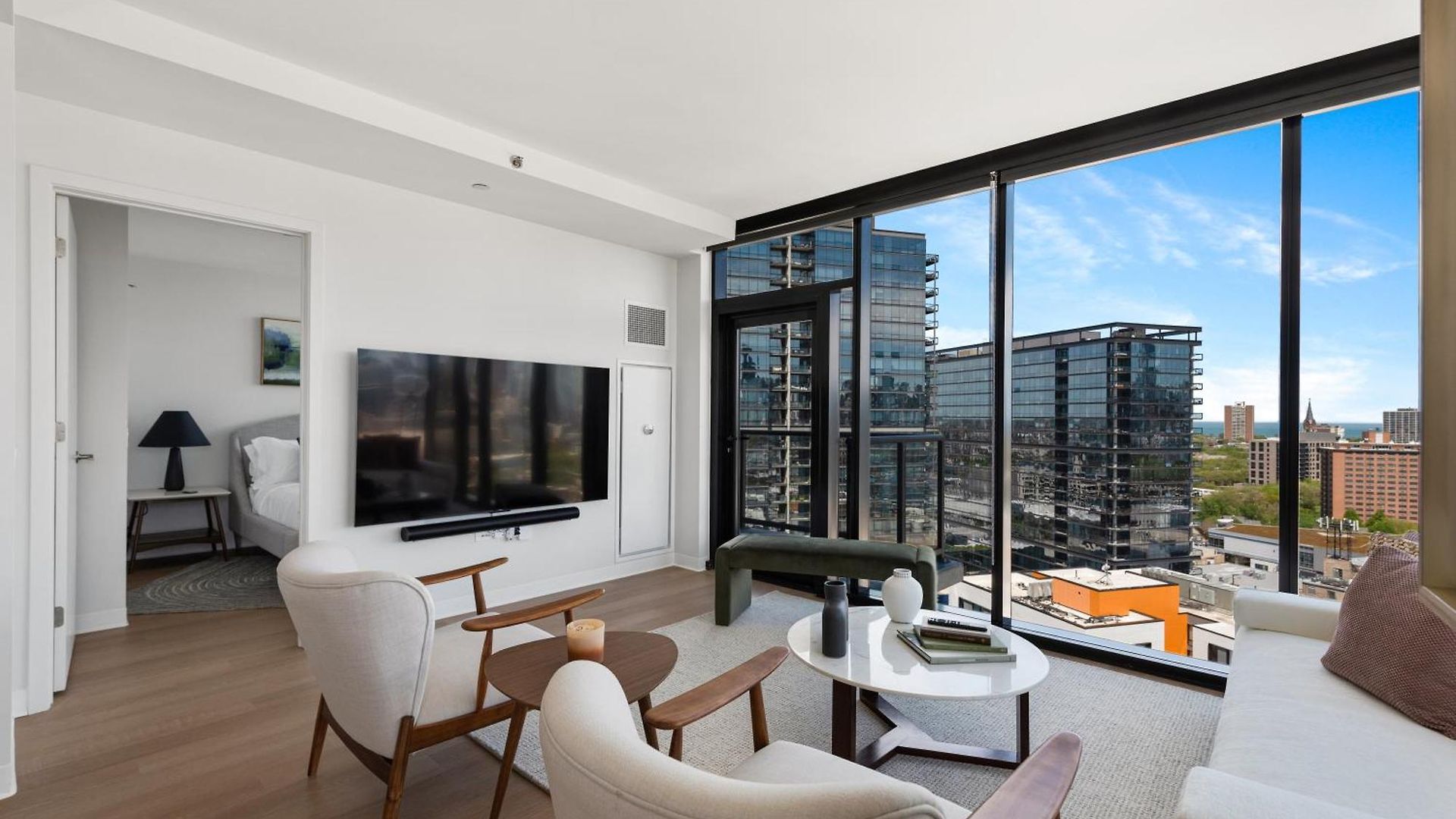Apartment Foundry Unmatched Skyline Views At Lincoln Park Chicago