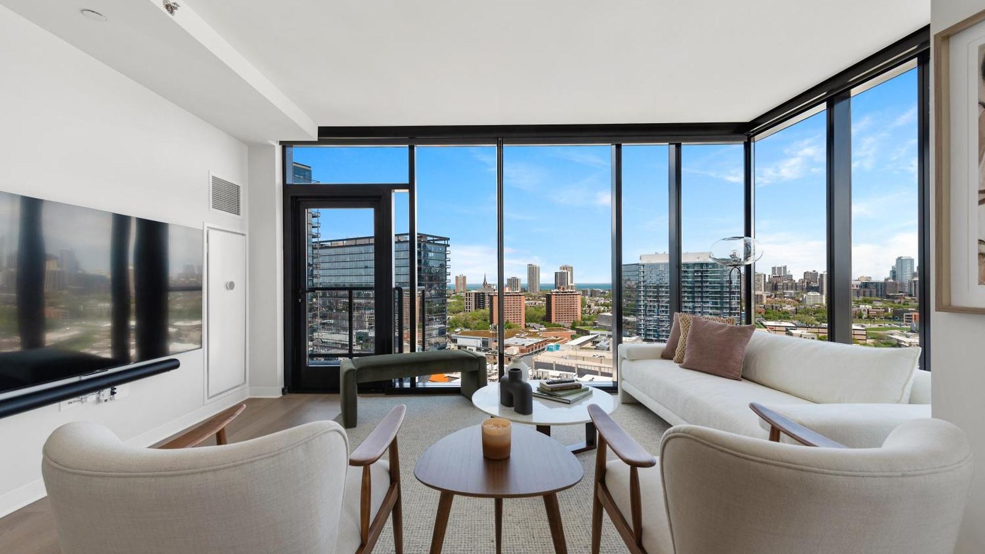 Foundry Unmatched Skyline Views At Lincoln Park * Chicago