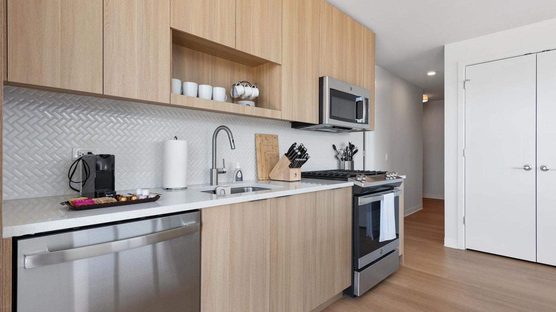 Foundry Unmatched Skyline Views At Lincoln Park Apartment