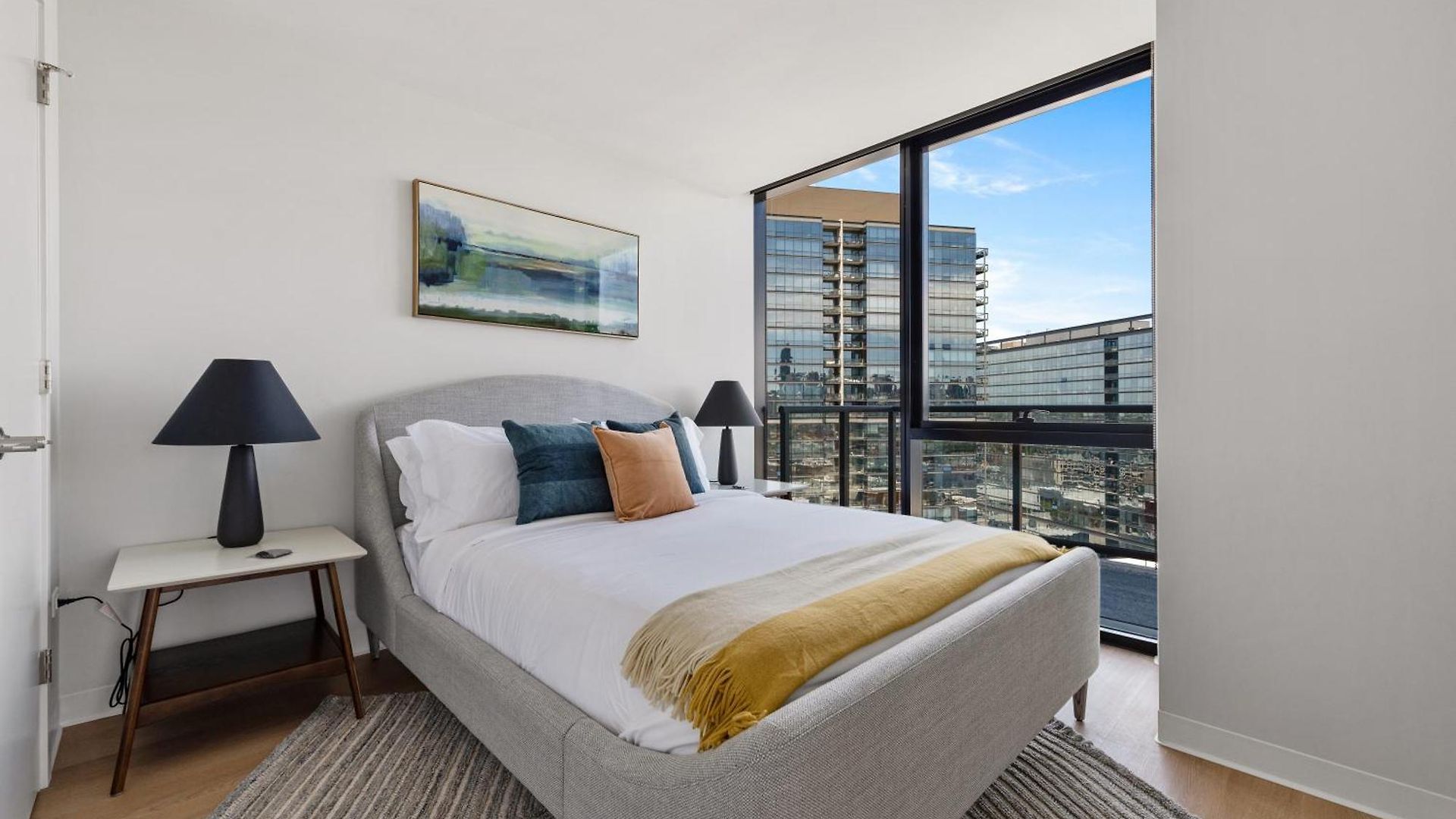 Apartment Foundry Unmatched Skyline Views At Lincoln Park