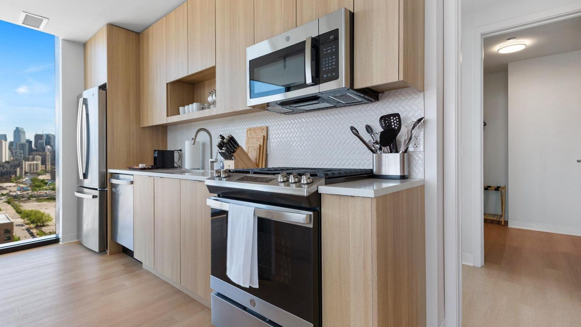 Foundry Unmatched Skyline Views At Lincoln Park Apartment Chicago