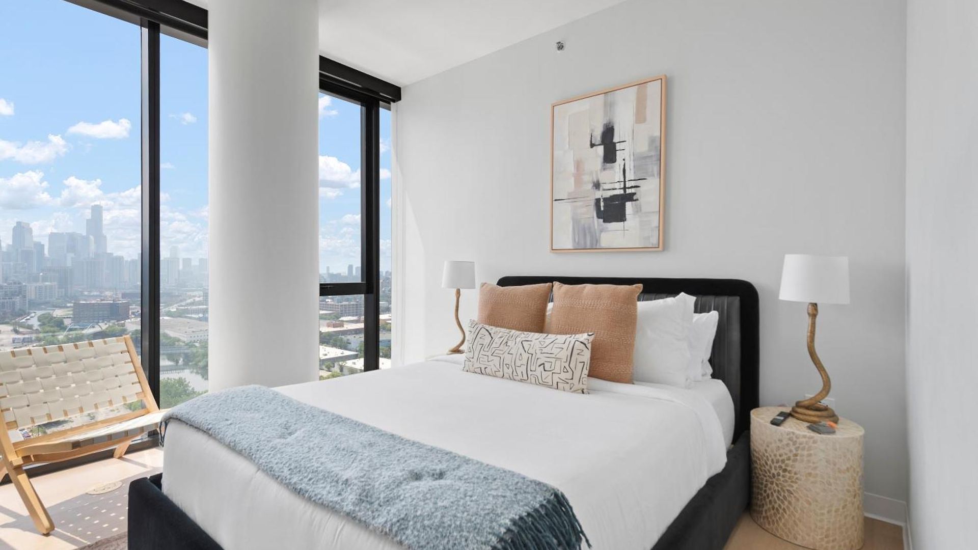 Foundry Unmatched Skyline Views At Lincoln Park Apartment Chicago